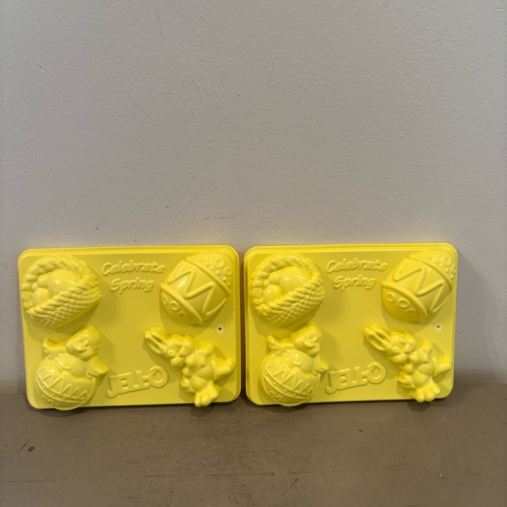 Two VTG Jell-O Easter Jello Molds